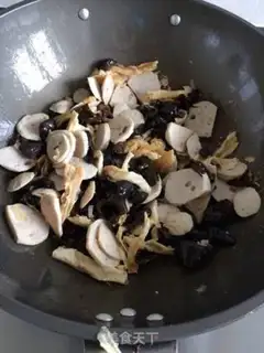 Make Shrimp and vegetables step 4