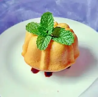Make Three-inch pumpkin cake step 17