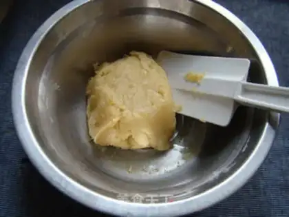 Make Cranberry coconut mooncake step 1