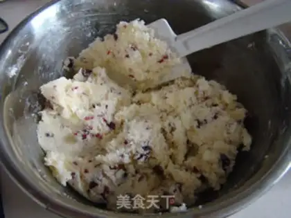 Make Cranberry coconut mooncake step 6