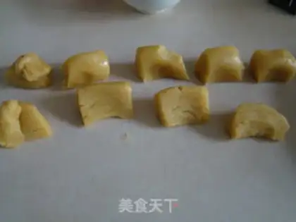 Make Cranberry coconut mooncake step 8
