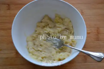 Make The oats banana energy ball step 1
