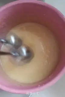 Make A Swiss roll of durian cake step 2