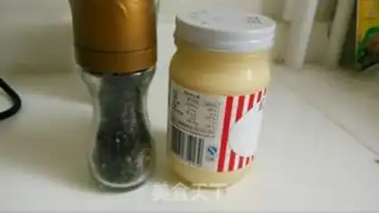 Make Black pepper potato egg salad step 1