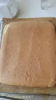 Make A Swiss roll of durian cake step 5