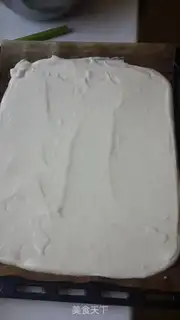 Make A Swiss roll of durian cake step 6