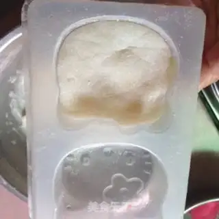 Make Bean-saloon mooncake step 4