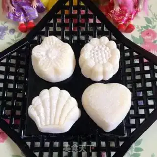 Make Bean-saloon mooncake step 6