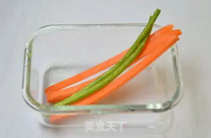 Make Tuna roll sushi step 1