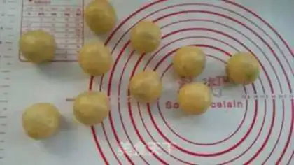 Make Cream mooncake step 5