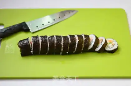 Make Tuna roll sushi step 6