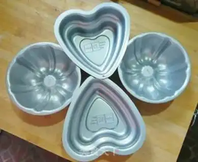Make Four-inch heart cake step 0