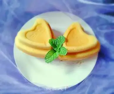 Make Four-inch heart cake step 15