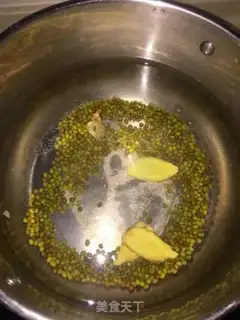 Make Pumpkin green bean soup step 0