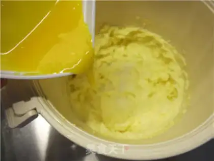 Make Egg yolk ball step 3