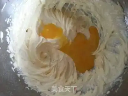 Make Orange cupcakes step 3