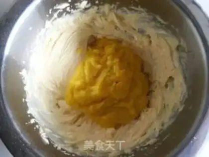 Make Orange cupcakes step 4