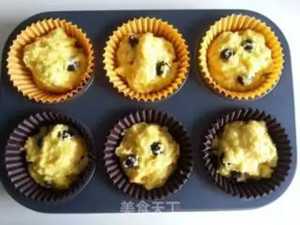 Make Orange cupcakes step 7