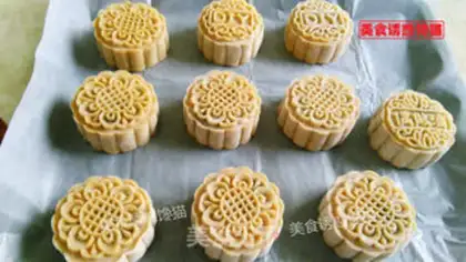 Make The broad potato coconut mooncake step 14