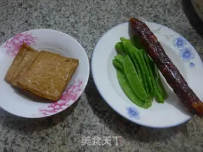 Make Dutch bean sausage fried fragrance step 0