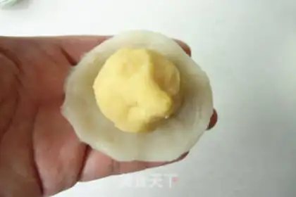 Make Bronco ice cream mooncake step 8