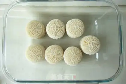 Make Bronco ice cream mooncake step 12