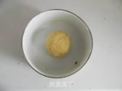 Make A black sesame peanut-su moon cake step 1