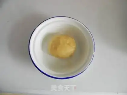 Make A black sesame peanut-su moon cake step 3