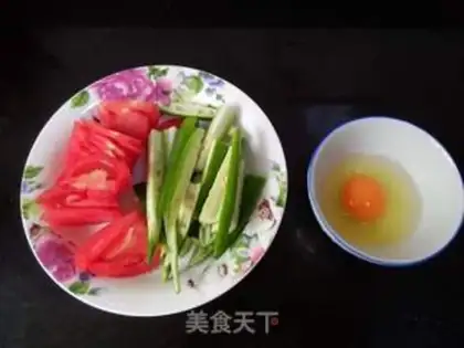 Make Autumn tomato egg soup step 1
