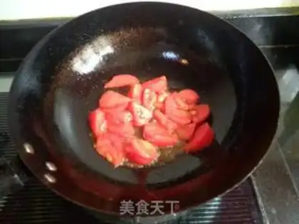 Make Autumn tomato egg soup step 2