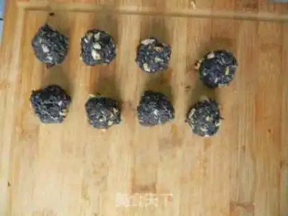 Make A black sesame peanut-su moon cake step 7