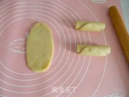 Make A black sesame peanut-su moon cake step 11