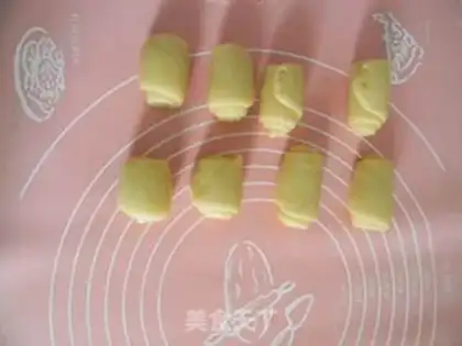 Make A black sesame peanut-su moon cake step 13