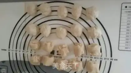 Make A lunar cake step 1