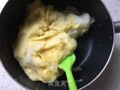 Make Chocolate pineapple step 6