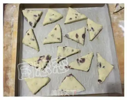 Make Nut cranberry scones step 2
