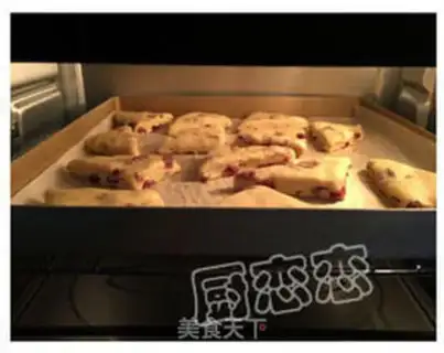 Make Nut cranberry scones step 3