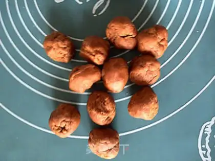 Make Red Lotus Mooncake step 6