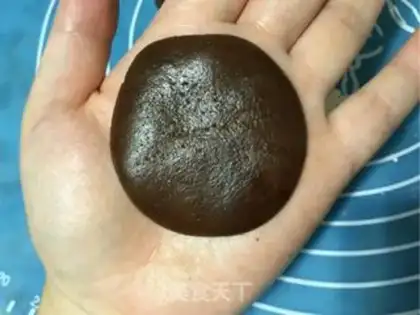 Make Chocolate pineapple step 16