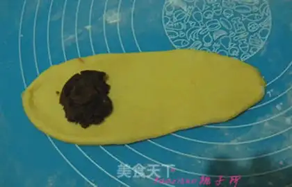 Make Pumpkin red bean pie step 5