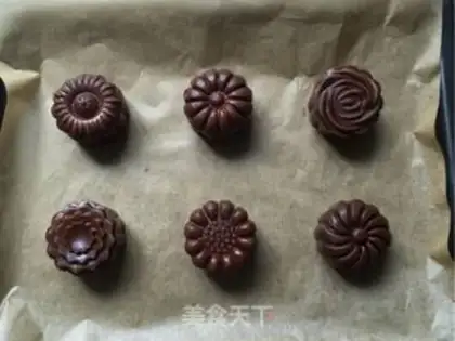 Make Chocolate pineapple step 23