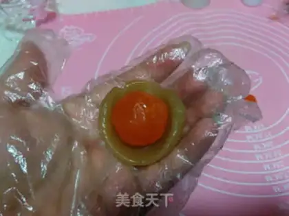Make Purple potato omelet mooncake step 4