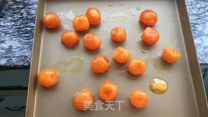 Make A wide bean saloon moon cake step 4