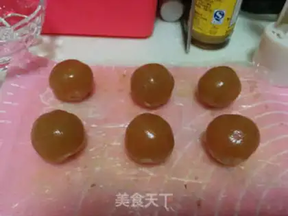 Make Purple potato omelet mooncake step 7