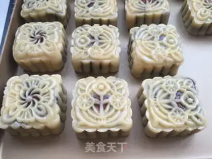 Make A wide bean saloon moon cake step 7