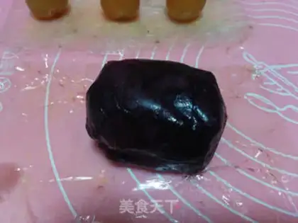 Make Purple potato omelet mooncake step 8