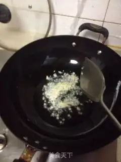 Make Gin and garlic lettuce step 2