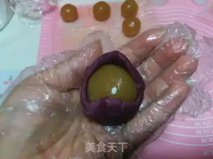 Make Purple potato omelet mooncake step 13