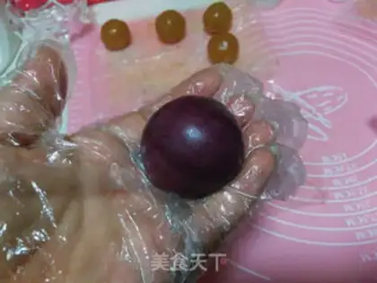 Make Purple potato omelet mooncake step 14
