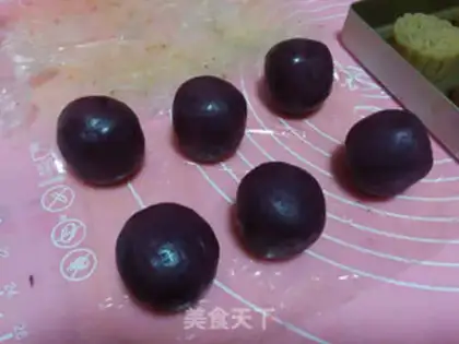 Make Purple potato omelet mooncake step 15